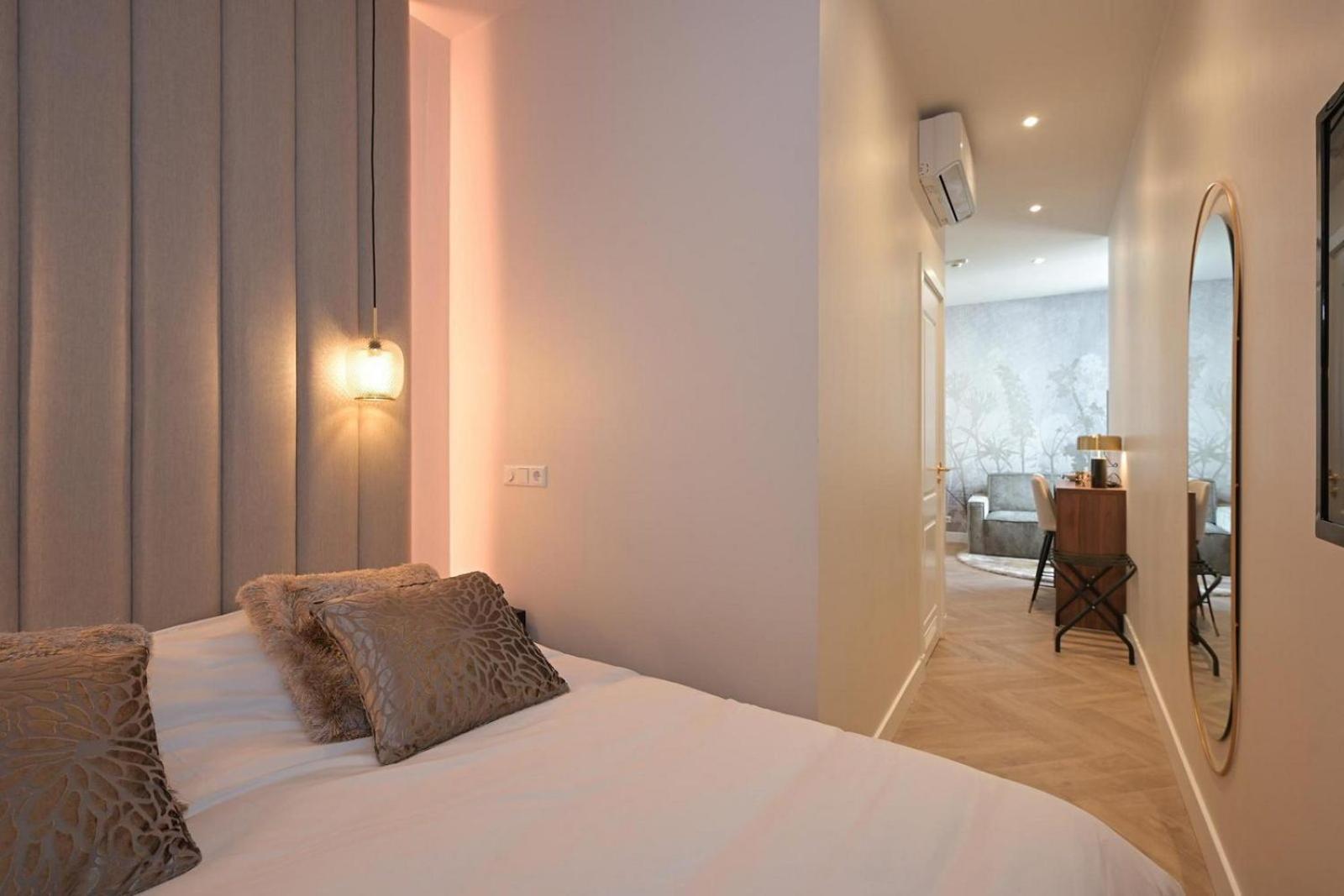 Novallure Downtown - Short Stay Apartments Хага Стая снимка